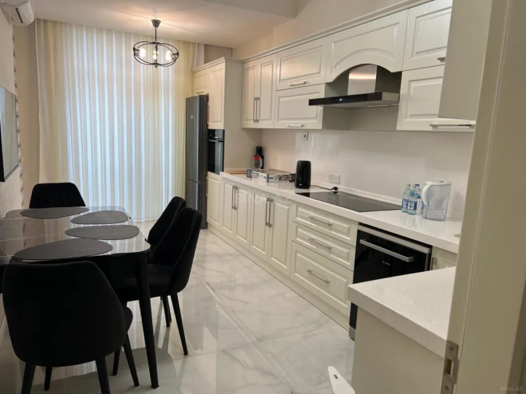 Kirayə verilir 3 otaqlı mənzil 163 m²