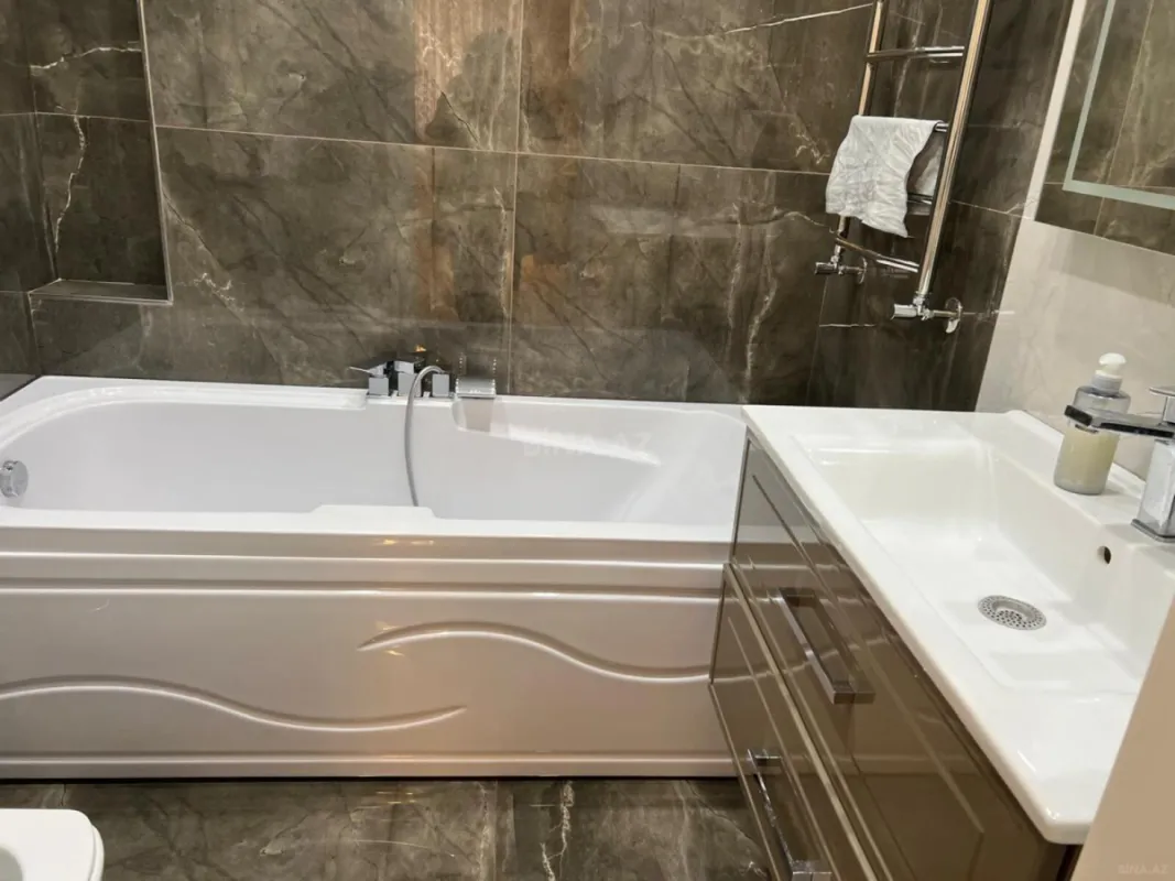 Kirayə verilir 3 otaqlı mənzil 163 m²