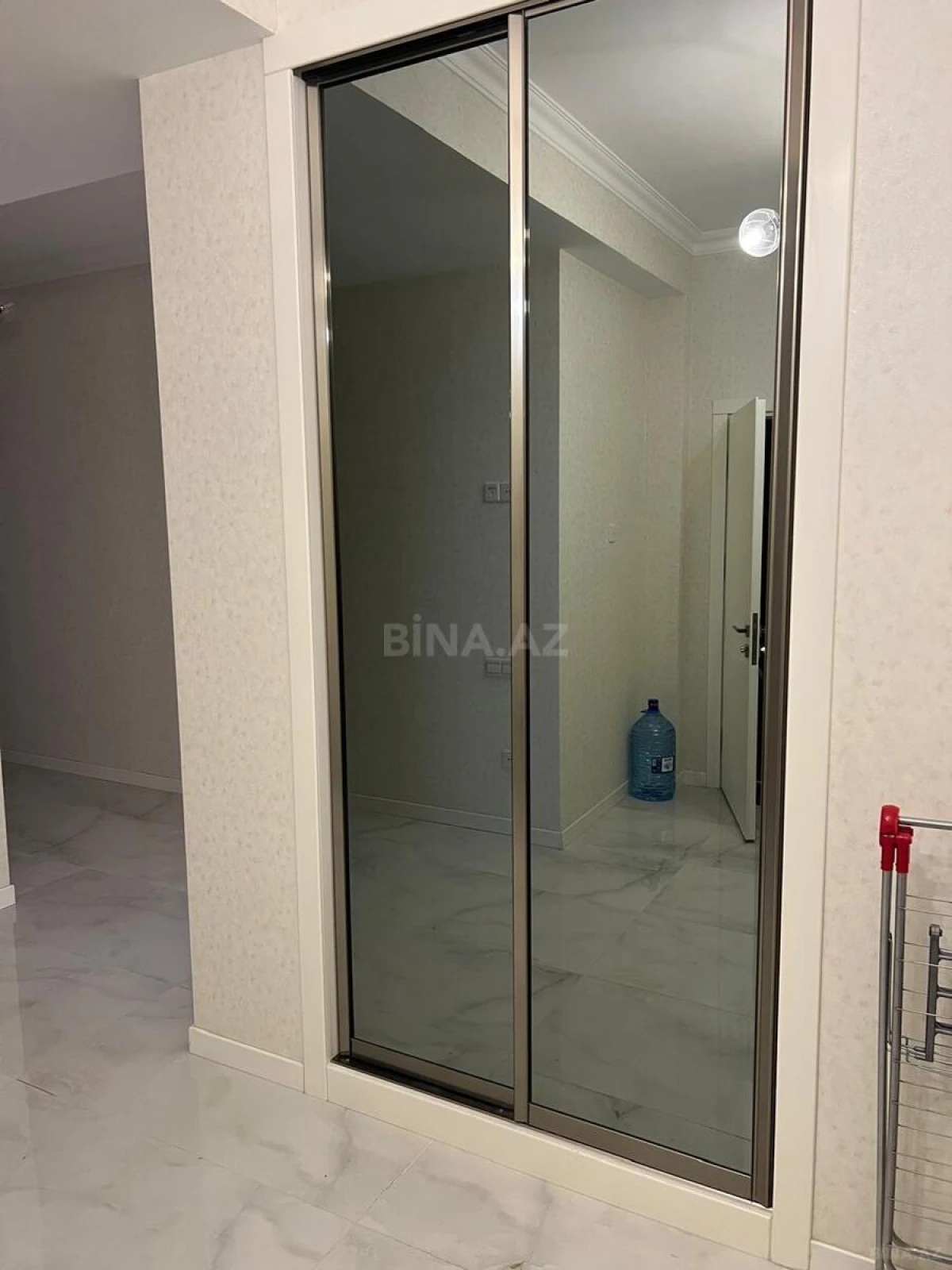 Kirayə verilir 3 otaqlı mənzil 163 m²