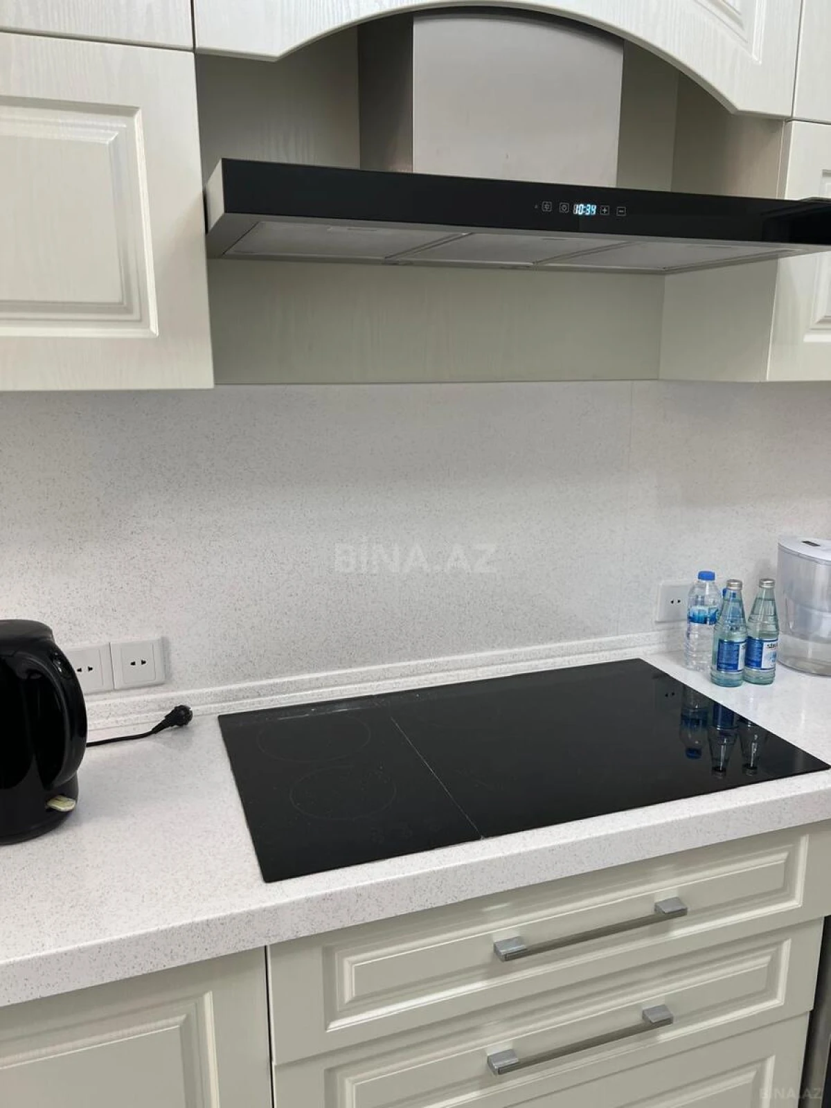 Kirayə verilir 3 otaqlı mənzil 163 m²