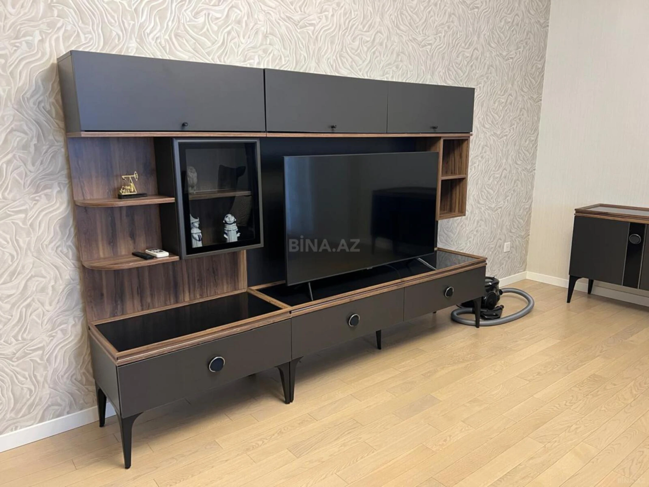 Kirayə verilir 3 otaqlı mənzil 163 m²