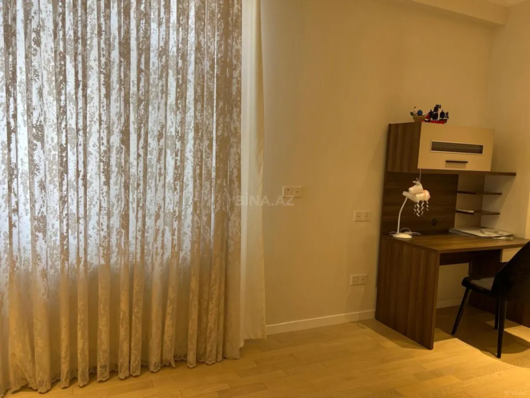 Kirayə verilir 3 otaqlı mənzil 163 m²