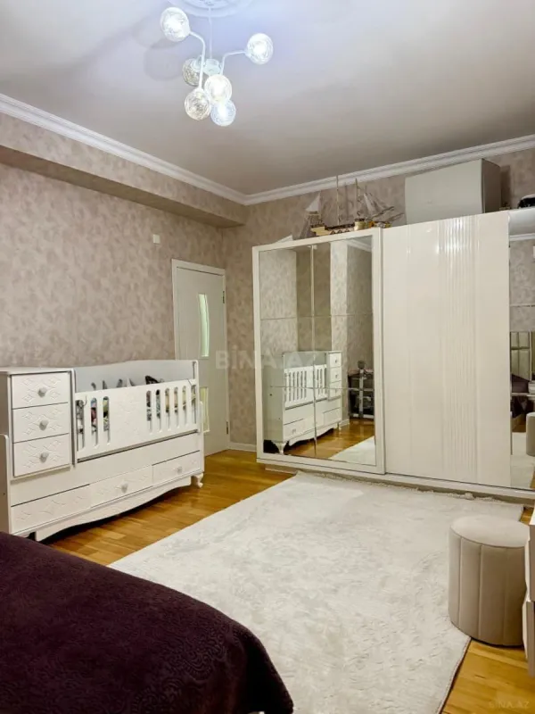 Satılır 2 otaqlı mənzil 92 m²