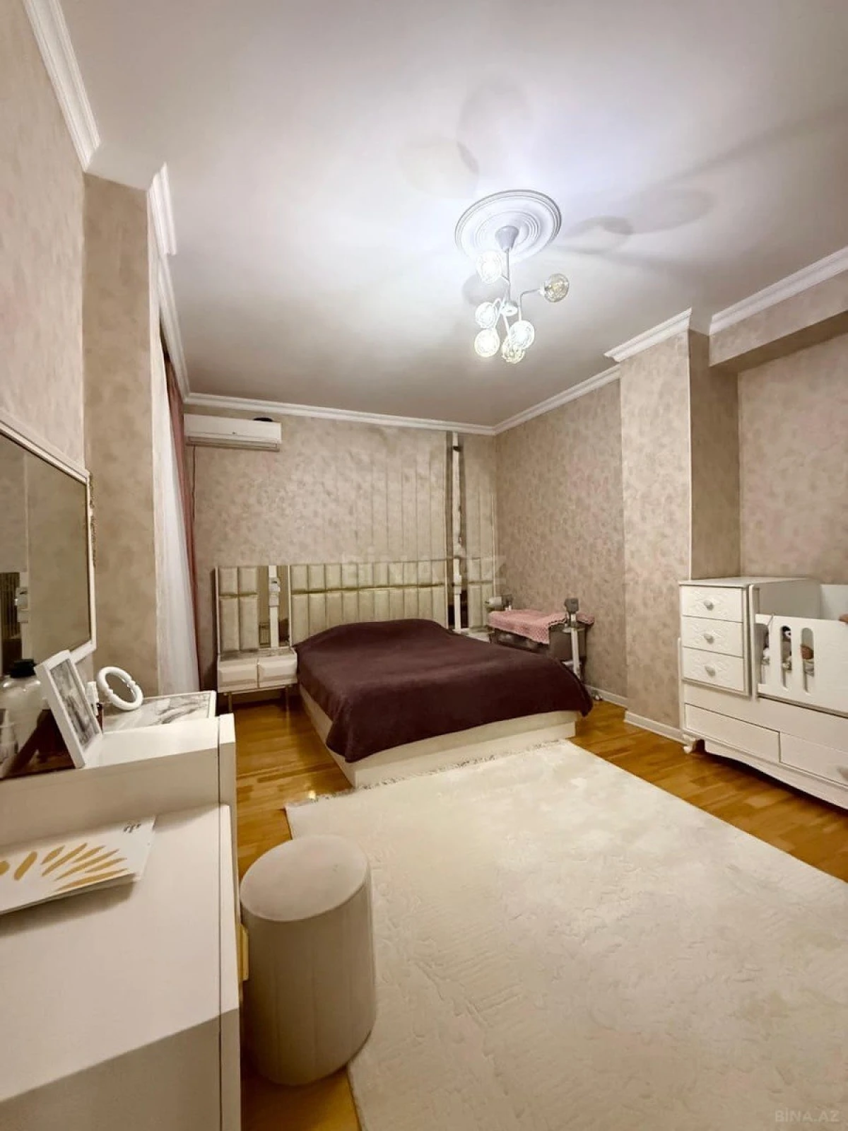 Satılır 2 otaqlı mənzil 92 m²