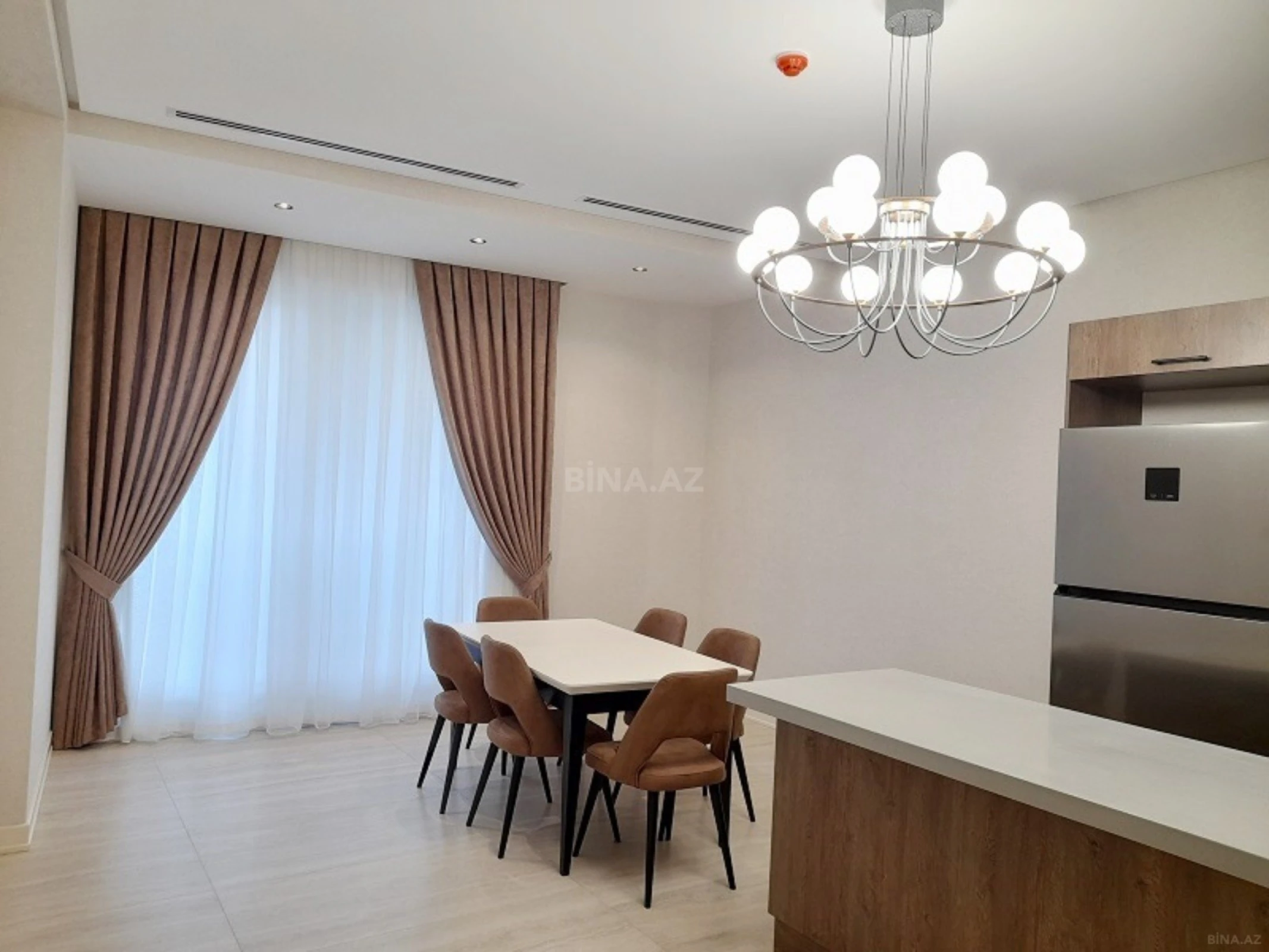 Kirayə verilir 4 otaqlı mənzil 220 m²