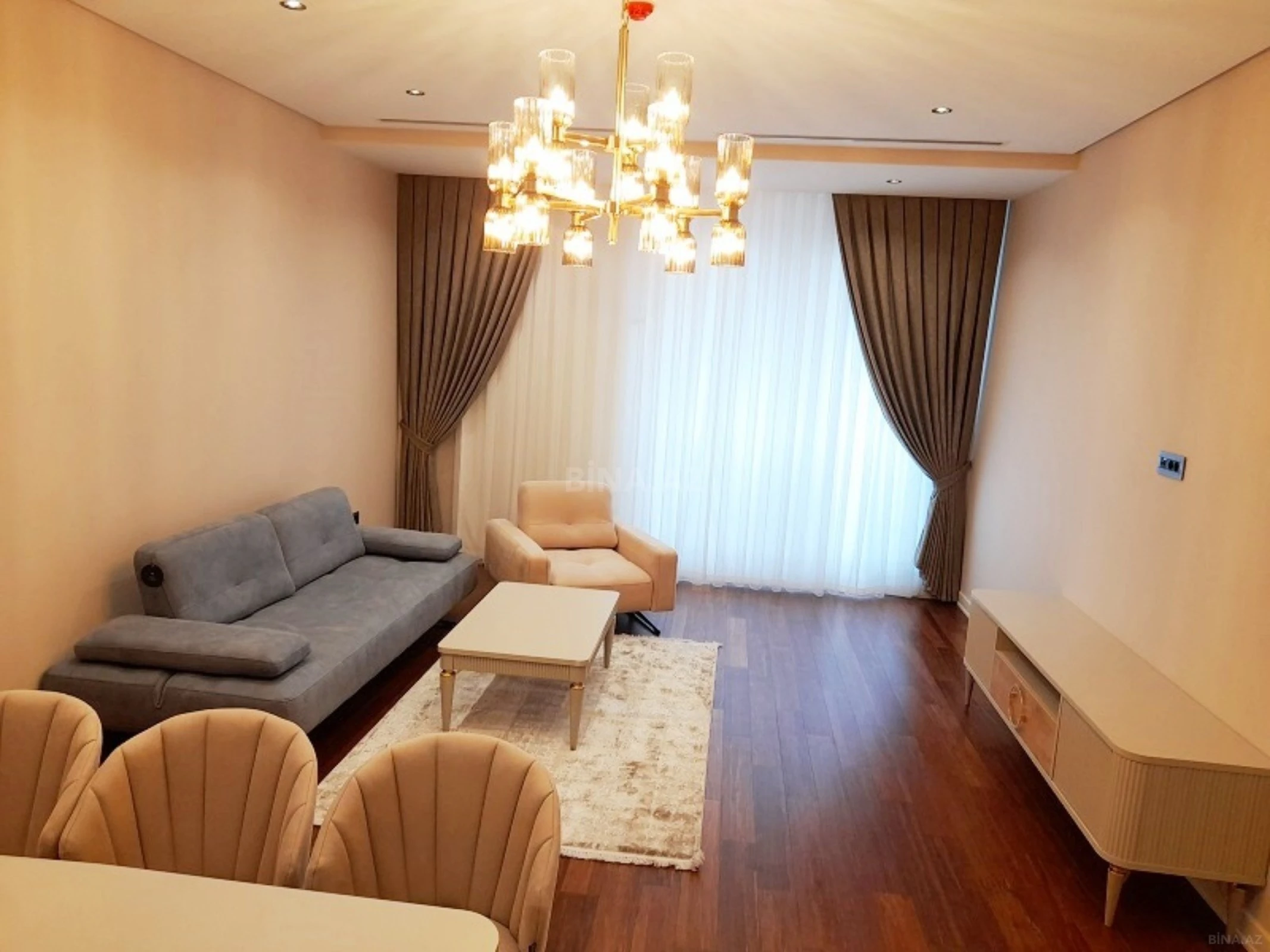 Kirayə verilir 4 otaqlı mənzil 220 m²