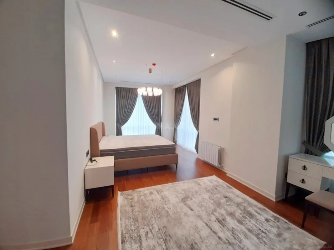 Kirayə verilir 4 otaqlı mənzil 220 m²