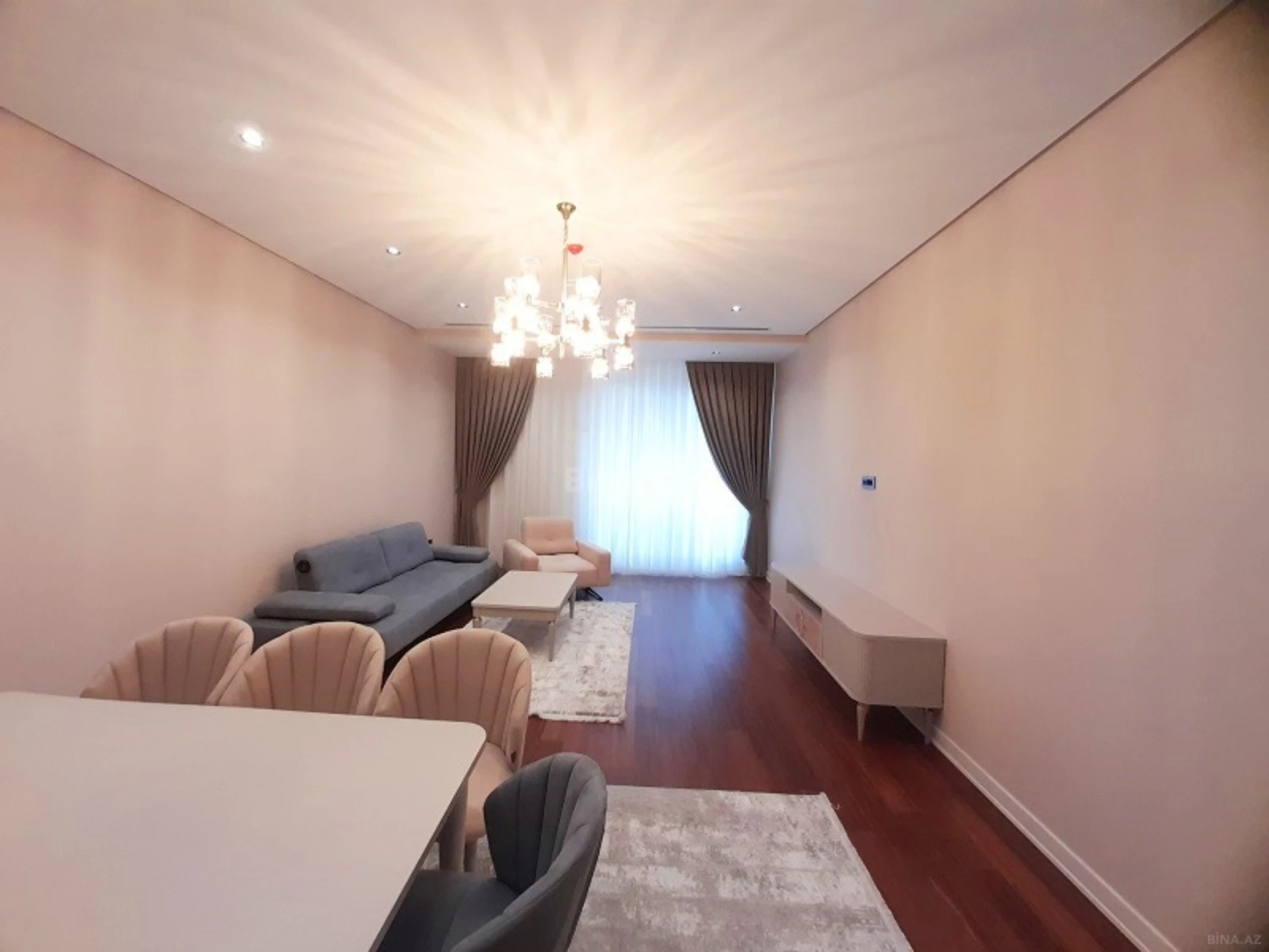 Kirayə verilir 4 otaqlı mənzil 220 m²