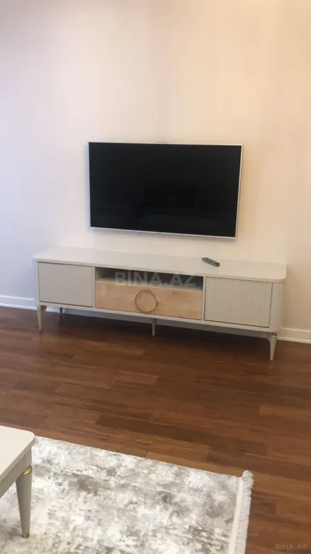 Kirayə verilir 4 otaqlı mənzil 220 m²