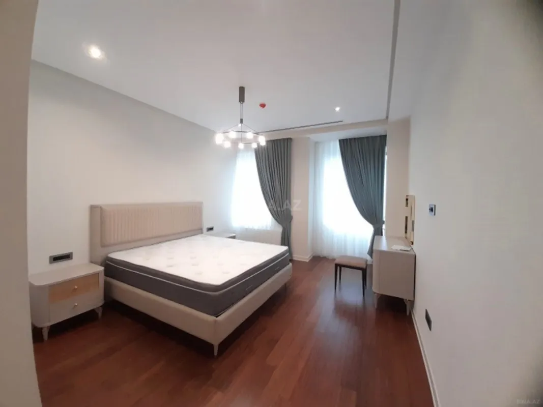 Kirayə verilir 4 otaqlı mənzil 220 m²