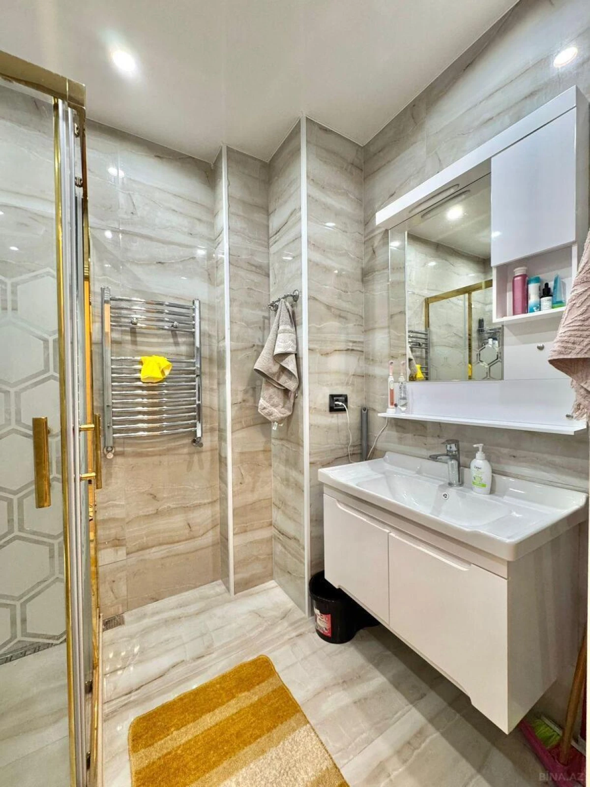 Kirayə verilir 2 otaqlı mənzil 65 m²