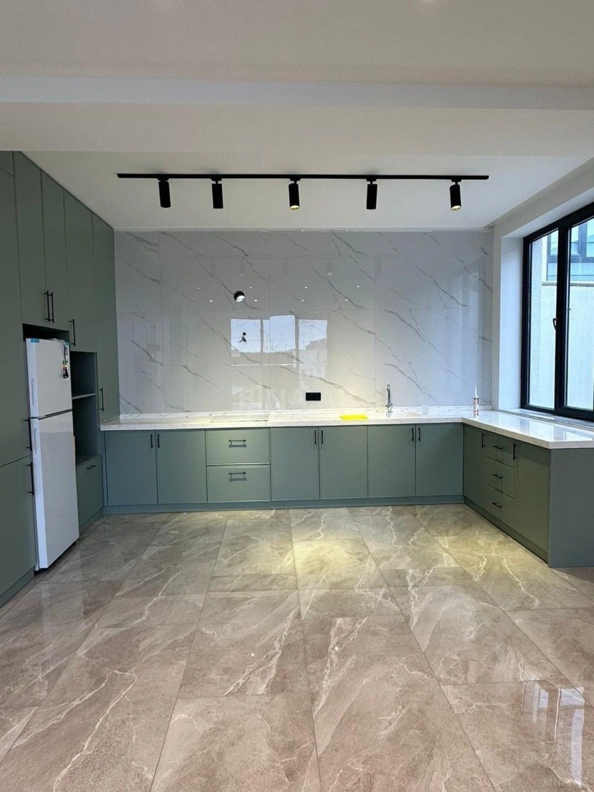 Kirayə verilir 4 otaqlı həyət evi 300 m²