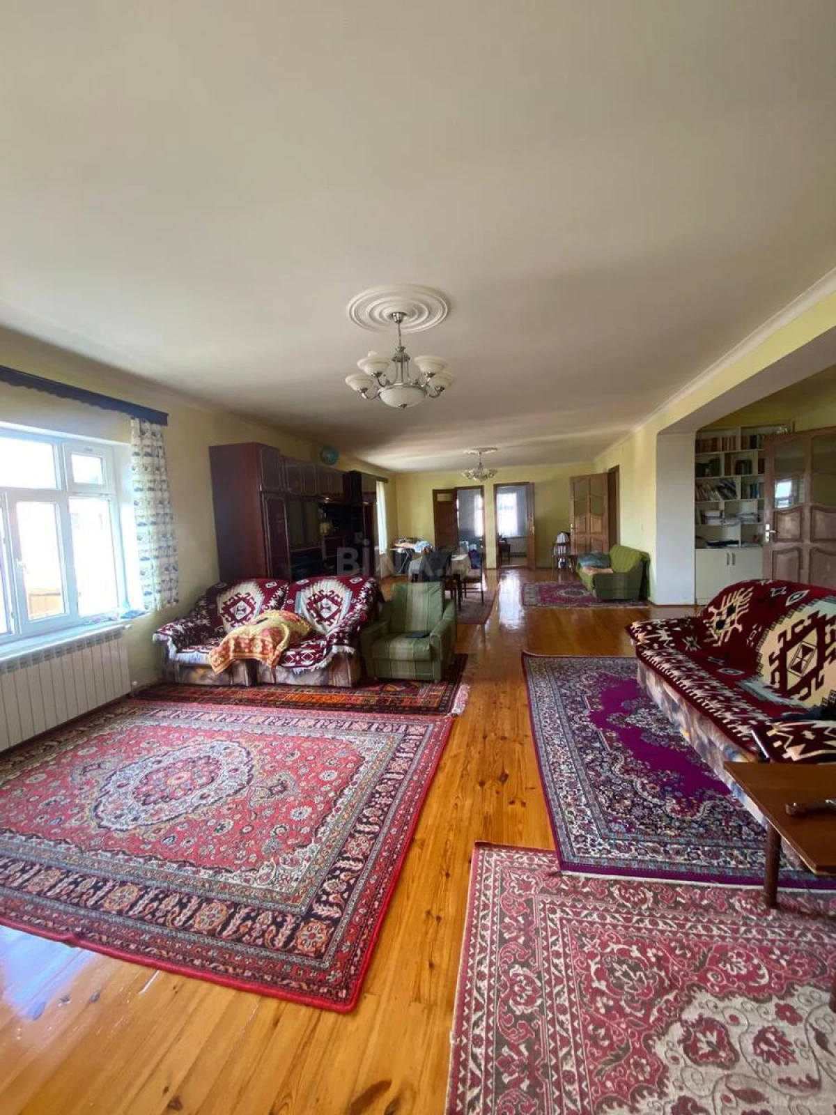 Satılır 8 otaqlı həyət evi 360 m²
