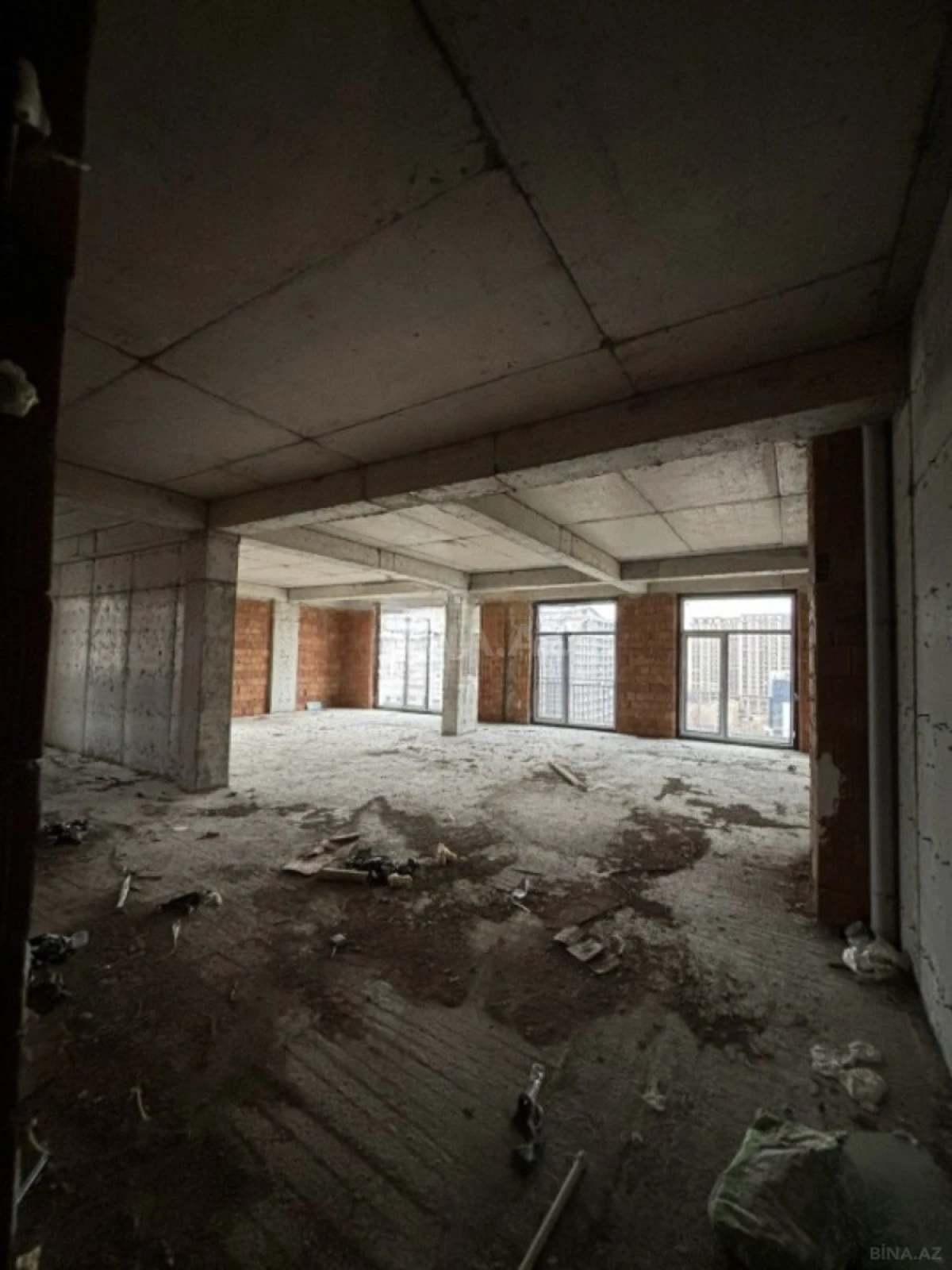 Satılır 4 otaqlı mənzil 149 m²