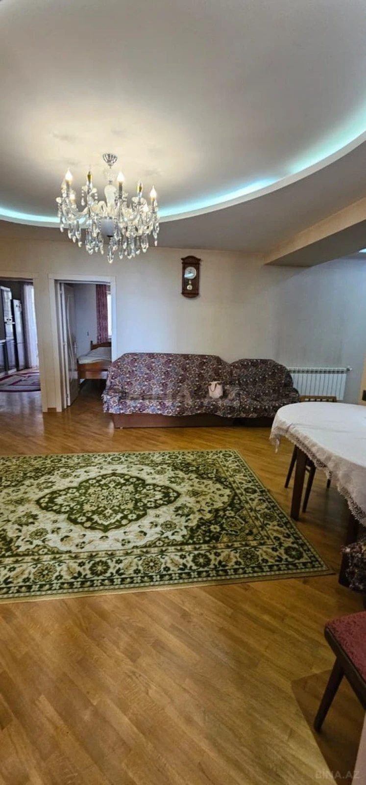 Kirayə verilir 3 otaqlı mənzil 136 m²