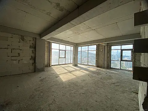 Satılır 4 otaqlı mənzil 178.5 m²