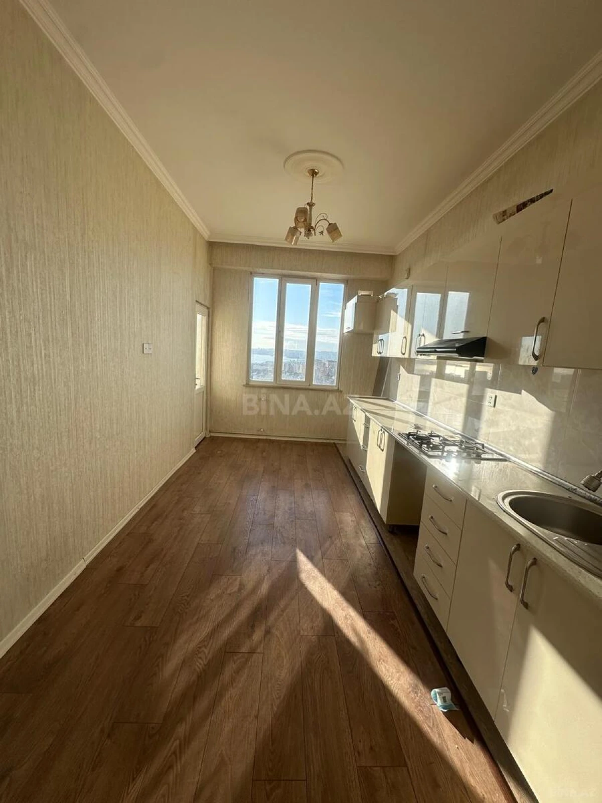 Satılır 3 otaqlı mənzil 105 m²