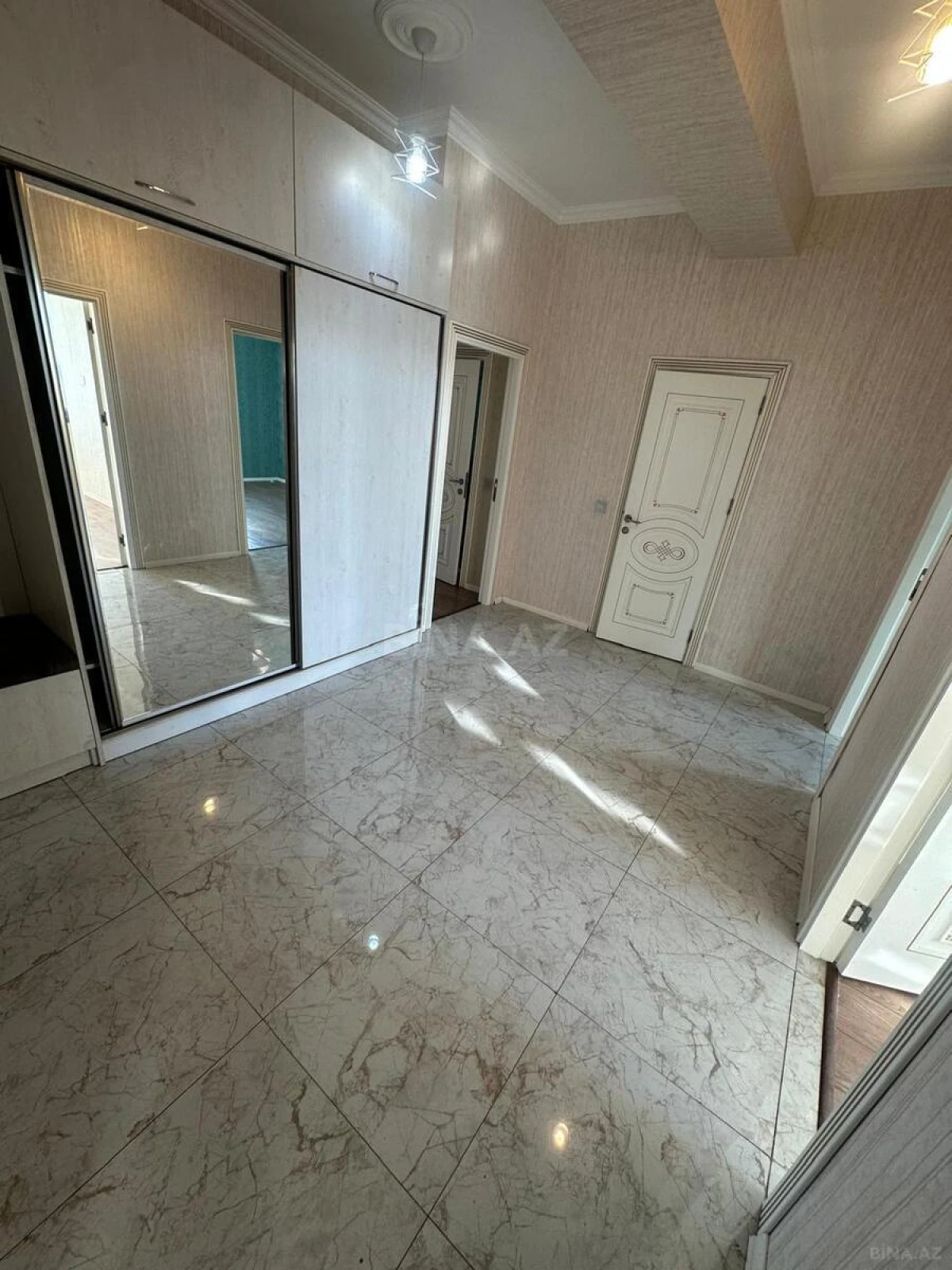 Satılır 3 otaqlı mənzil 105 m²