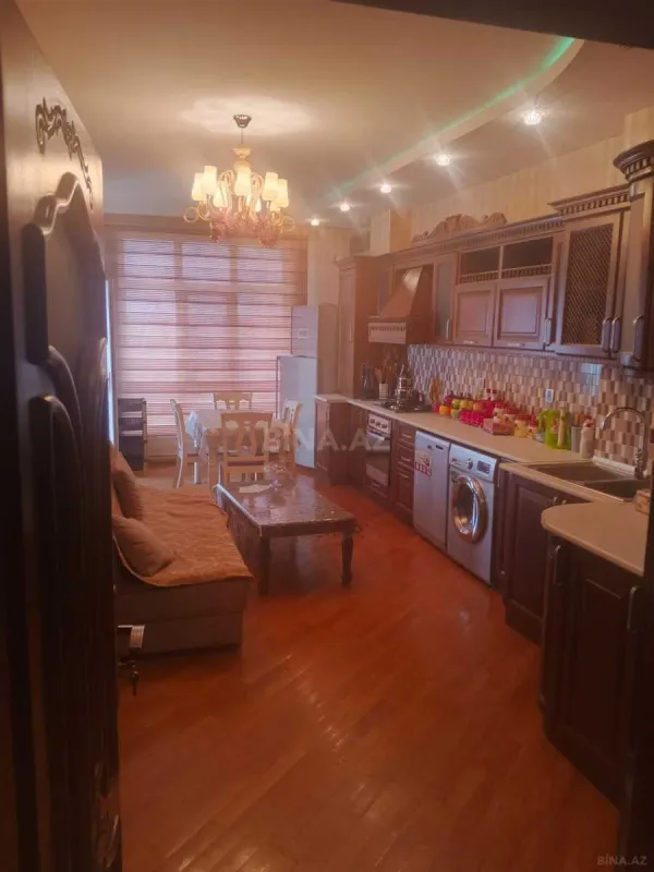 Satılır 4 otaqlı mənzil 170 m²