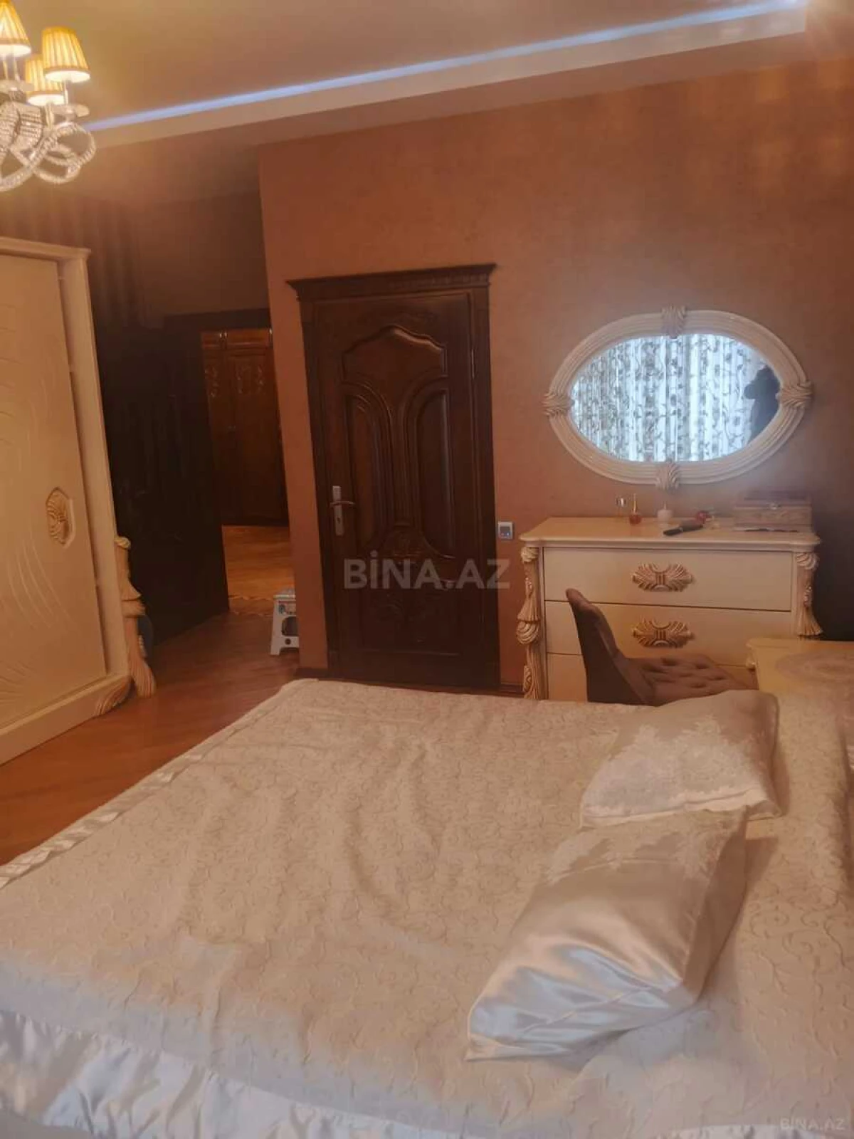 Satılır 4 otaqlı mənzil 170 m²