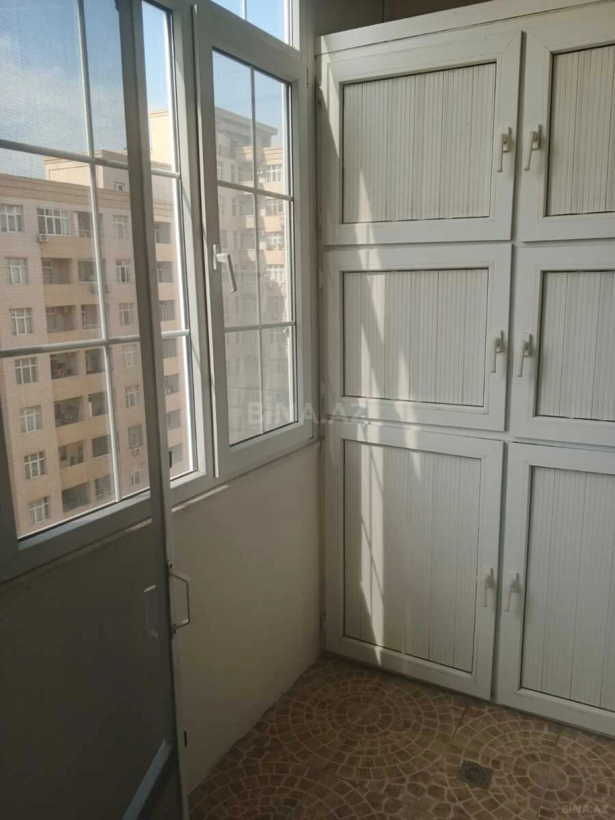 Satılır 4 otaqlı mənzil 170 m²