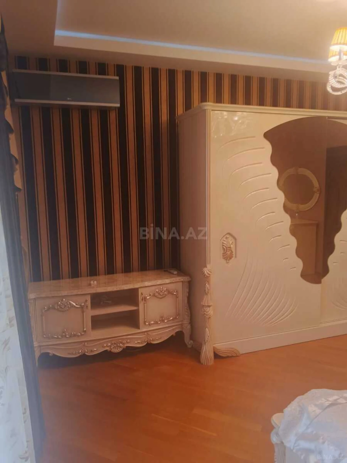 Satılır 4 otaqlı mənzil 170 m²