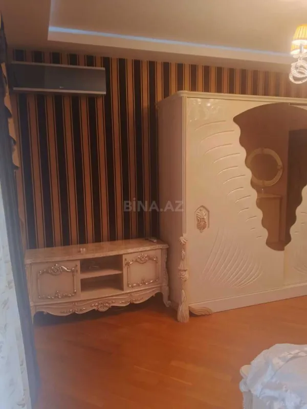 Satılır 4 otaqlı mənzil 170 m²