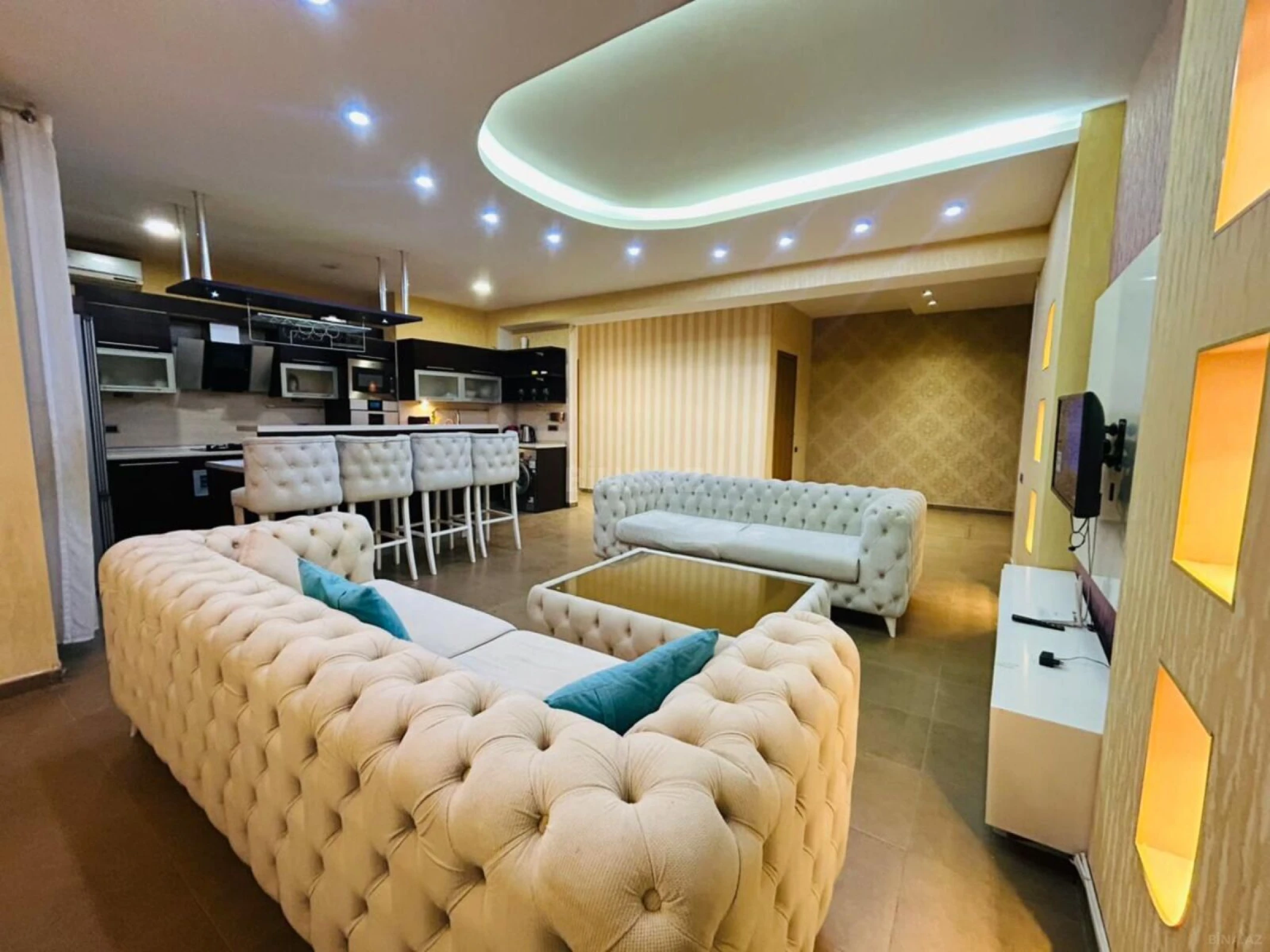 Kirayə verilir 3 otaqlı mənzil 140 m²