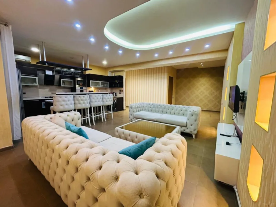 Kirayə verilir 3 otaqlı mənzil 140 m²