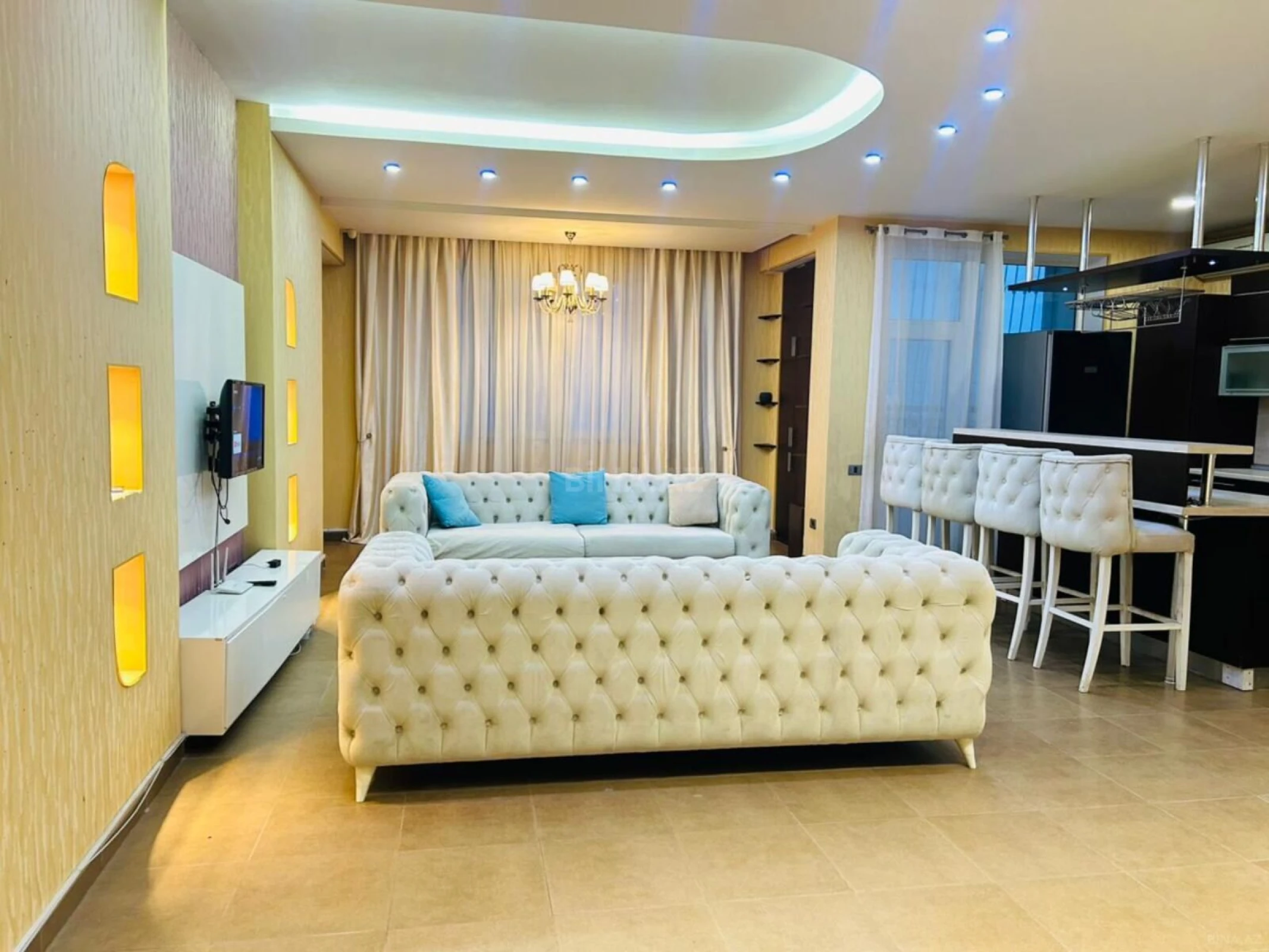 Kirayə verilir 3 otaqlı mənzil 140 m²