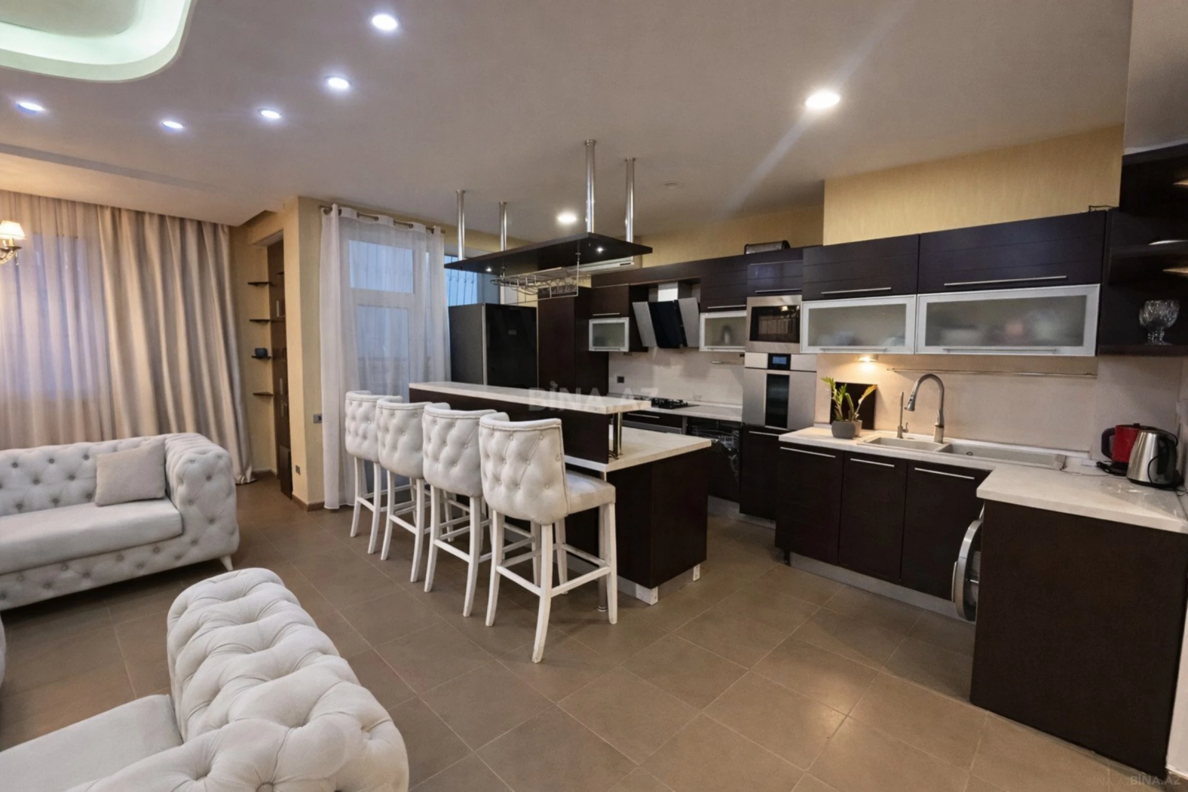 Kirayə verilir 3 otaqlı mənzil 140 m²