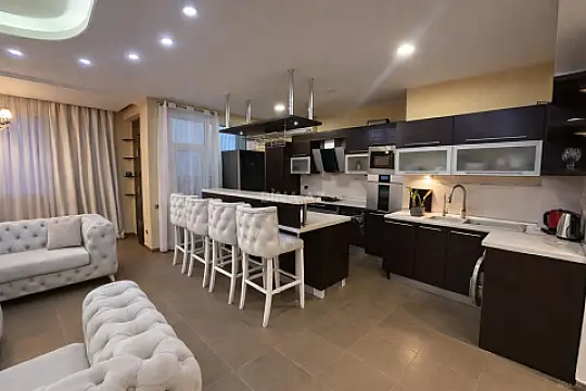 Kirayə verilir 3 otaqlı mənzil 140 m²