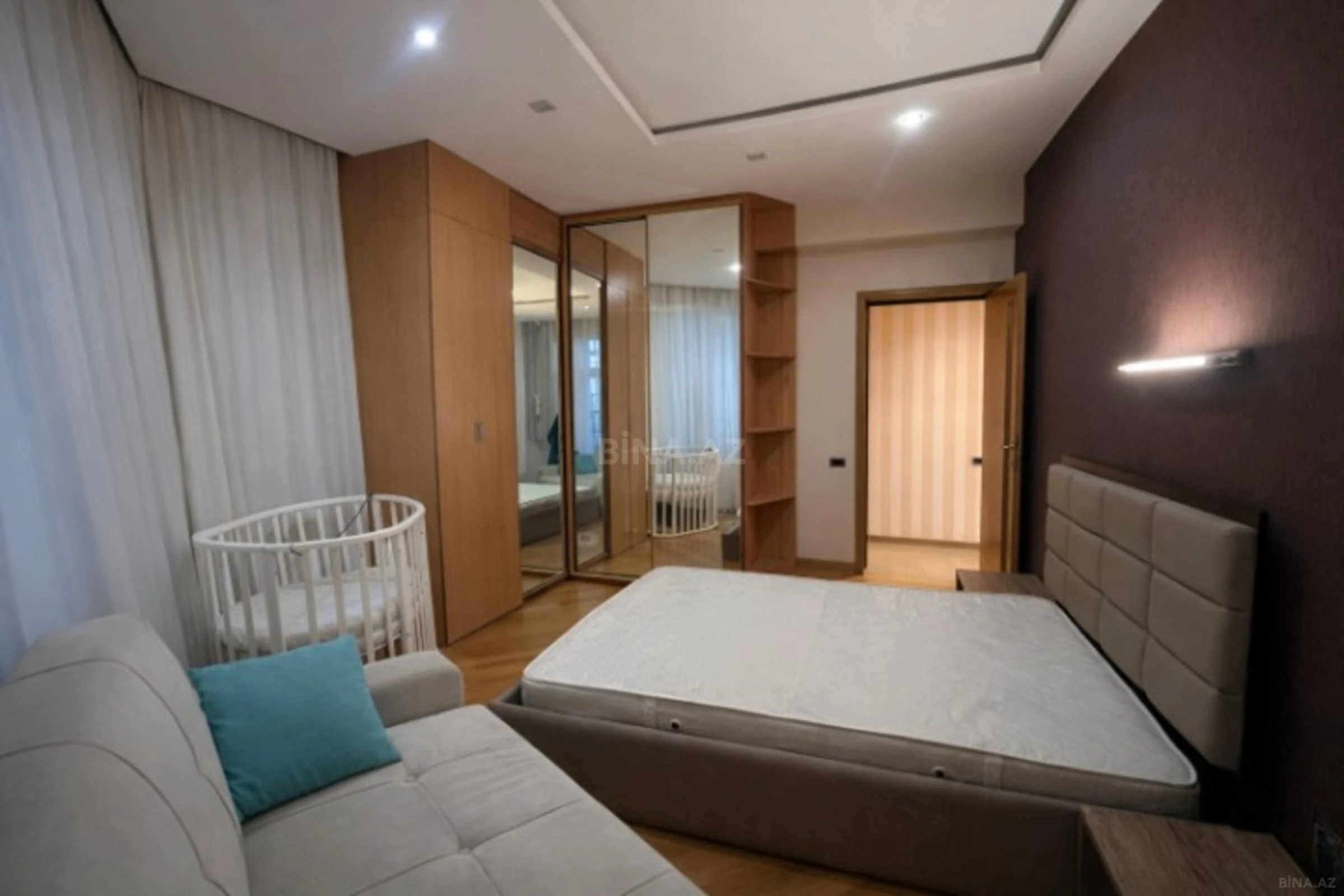 Kirayə verilir 3 otaqlı mənzil 140 m²