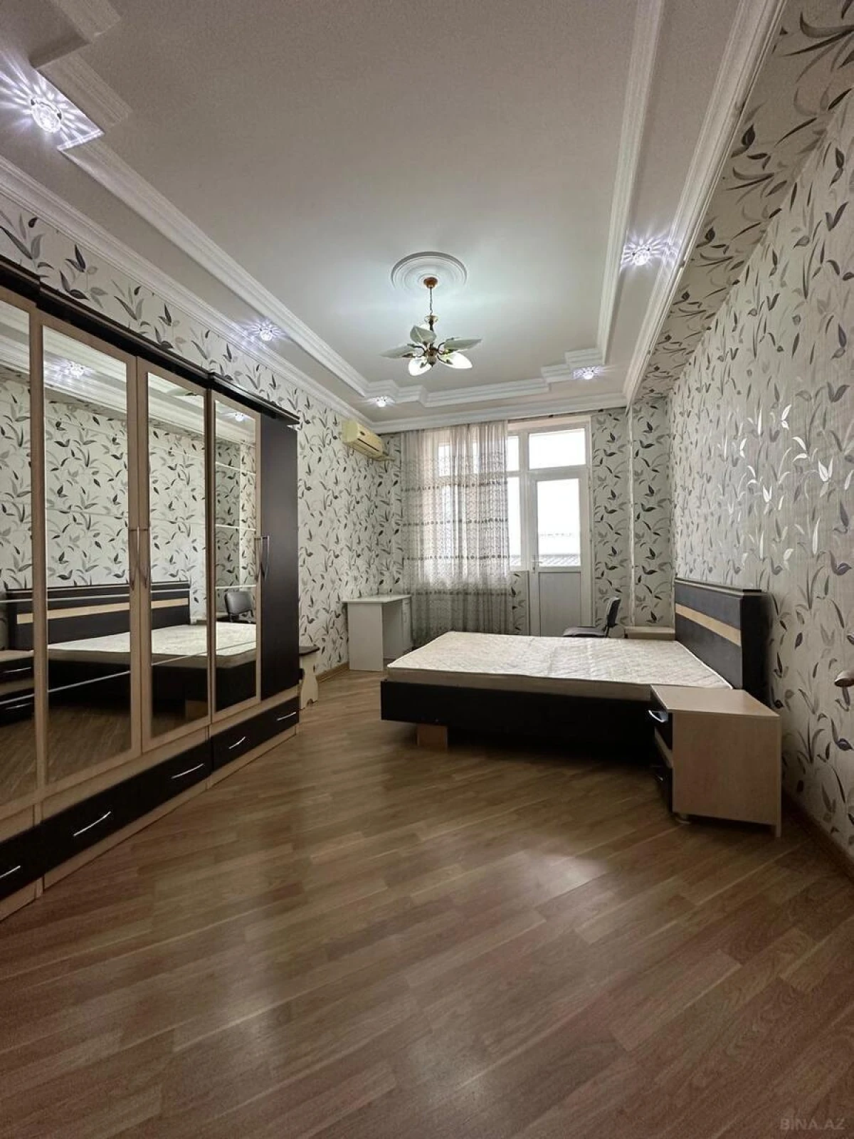 Satılır 3 otaqlı mənzil 120 m²