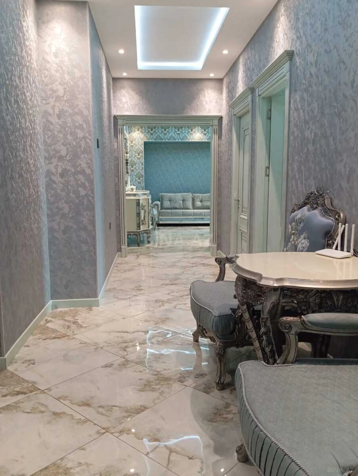 Kirayə verilir 3 otaqlı mənzil 148 m²