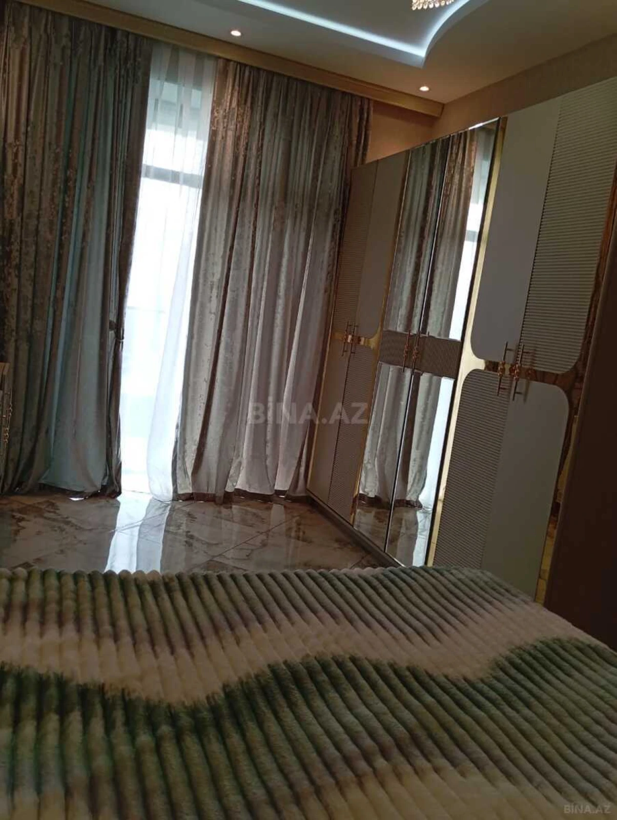 Kirayə verilir 3 otaqlı mənzil 148 m²