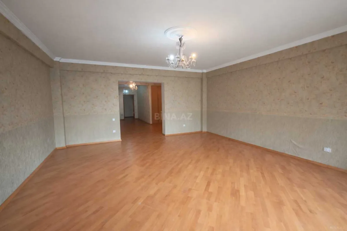 Satılır 4 otaqlı mənzil 177 m²