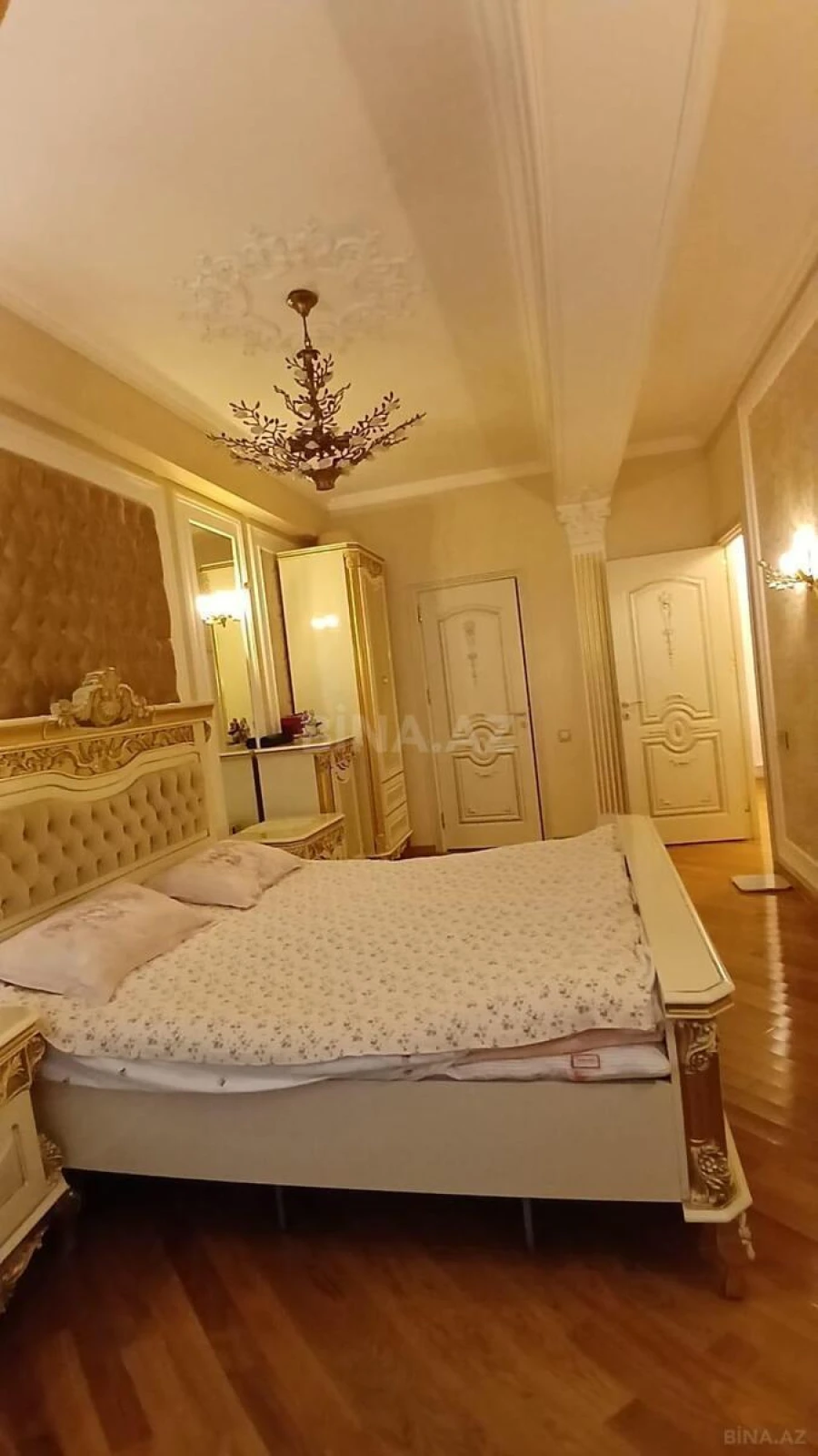 Satılır 3 otaqlı mənzil 140 m²