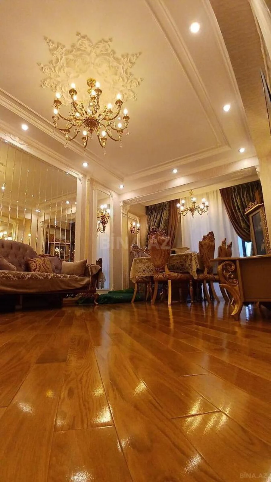 Satılır 3 otaqlı mənzil 140 m²