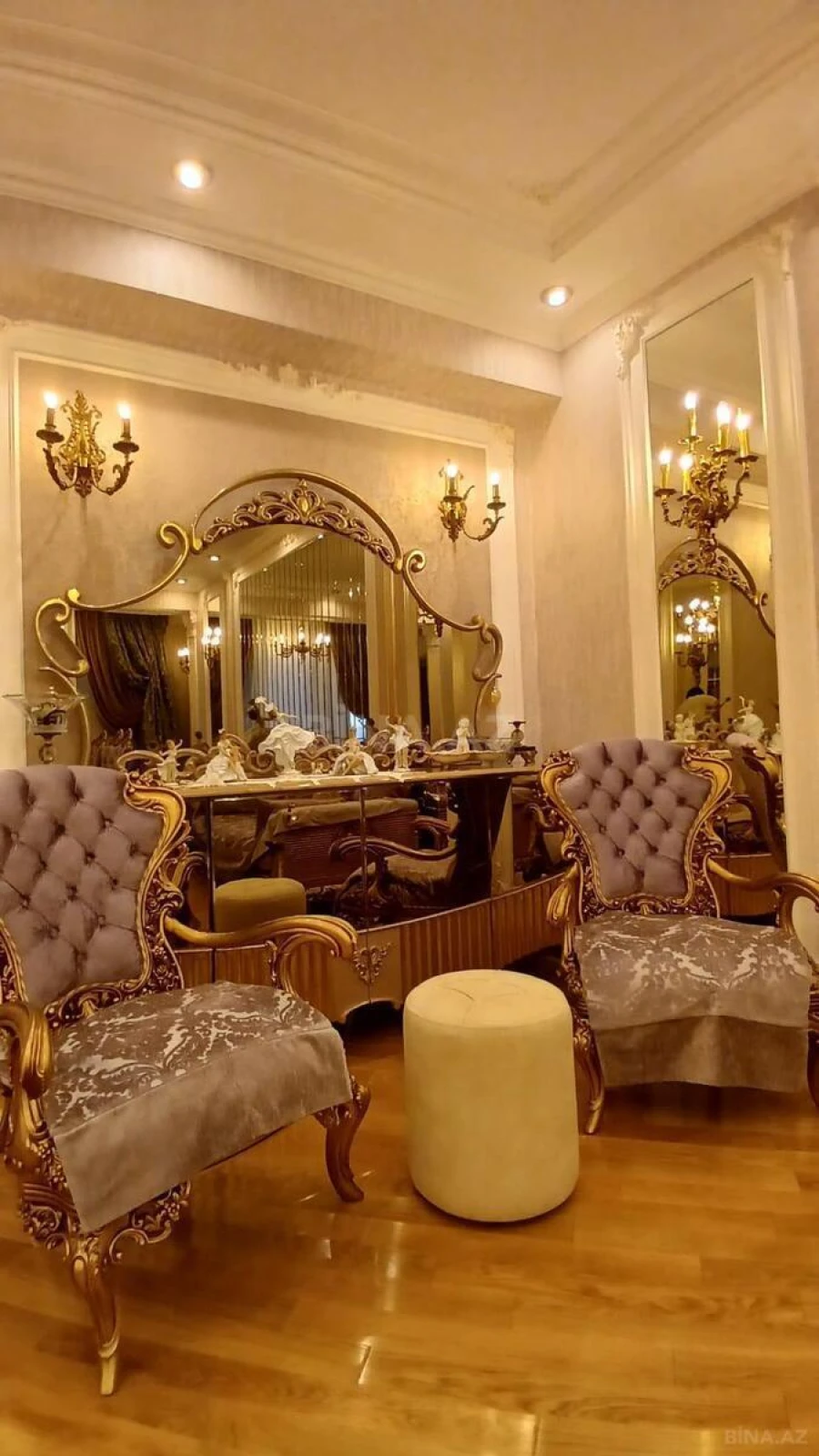 Satılır 3 otaqlı mənzil 140 m²