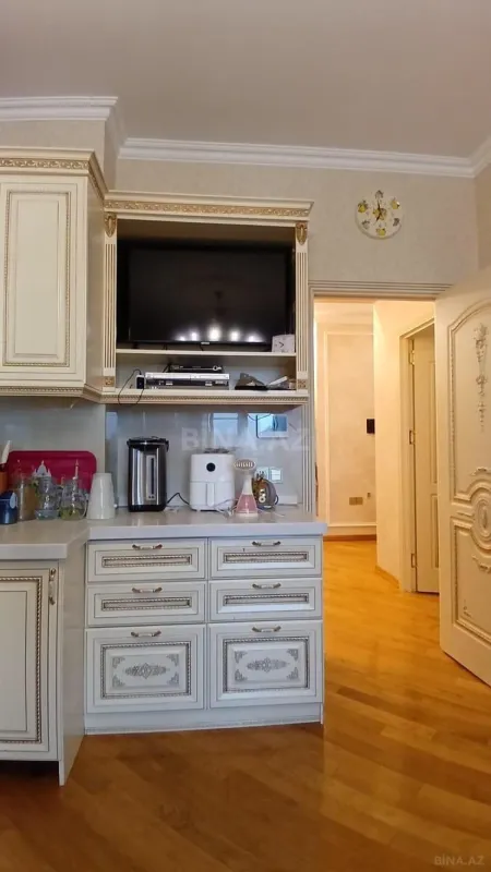 Satılır 3 otaqlı mənzil 140 m²