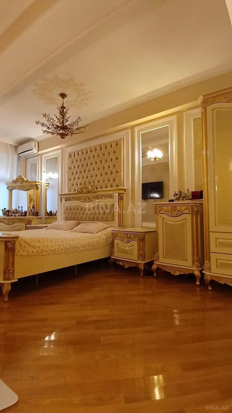 Satılır 3 otaqlı mənzil 140 m²