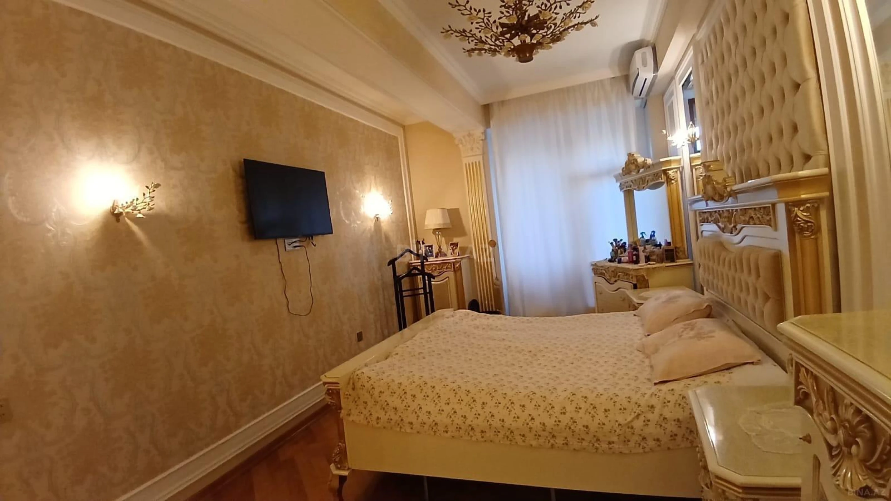 Satılır 3 otaqlı mənzil 140 m²