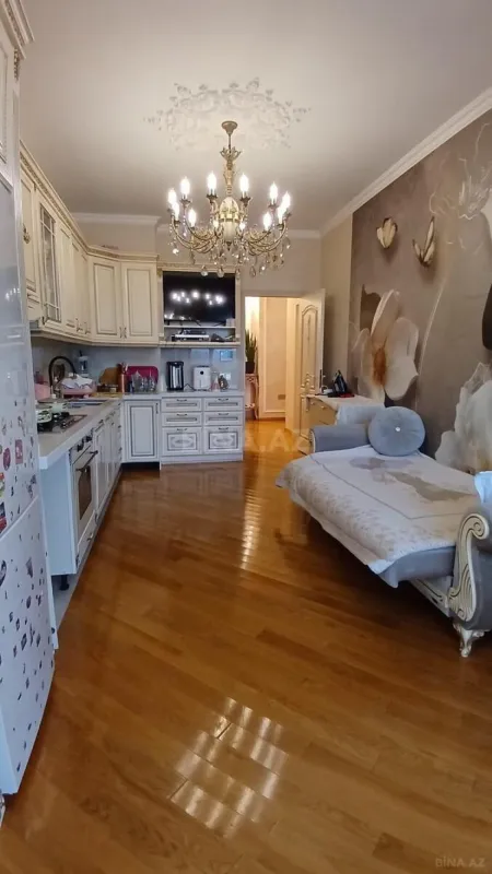 Satılır 3 otaqlı mənzil 140 m²