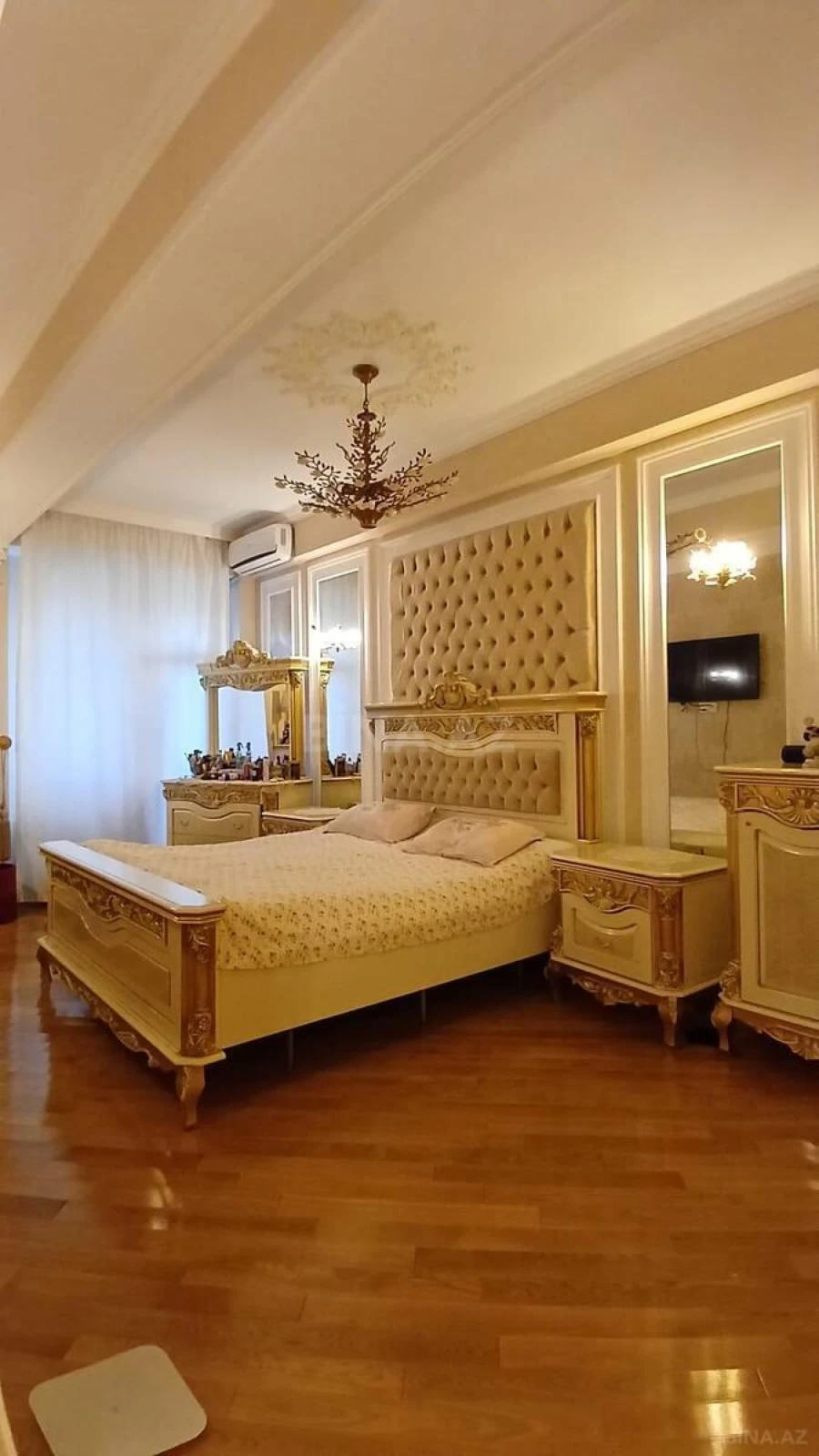 Satılır 3 otaqlı mənzil 140 m²