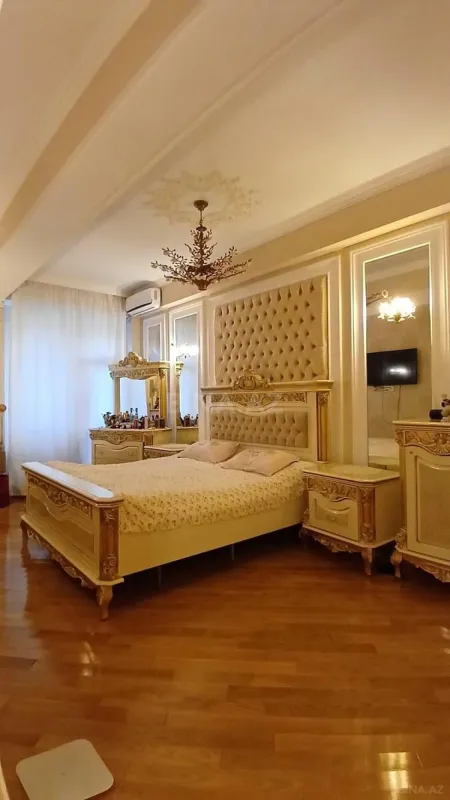 Satılır 3 otaqlı mənzil 140 m²