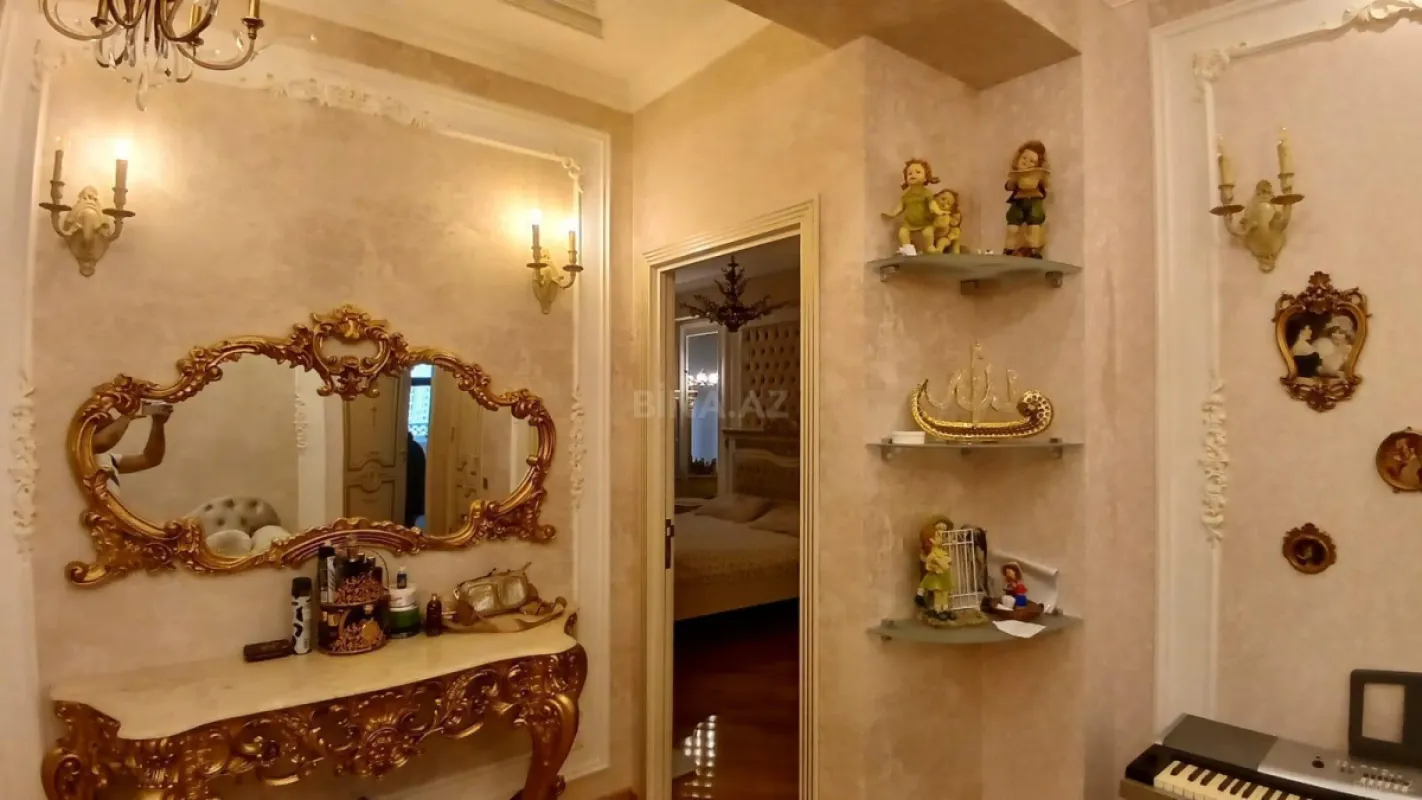 Satılır 3 otaqlı mənzil 140 m²