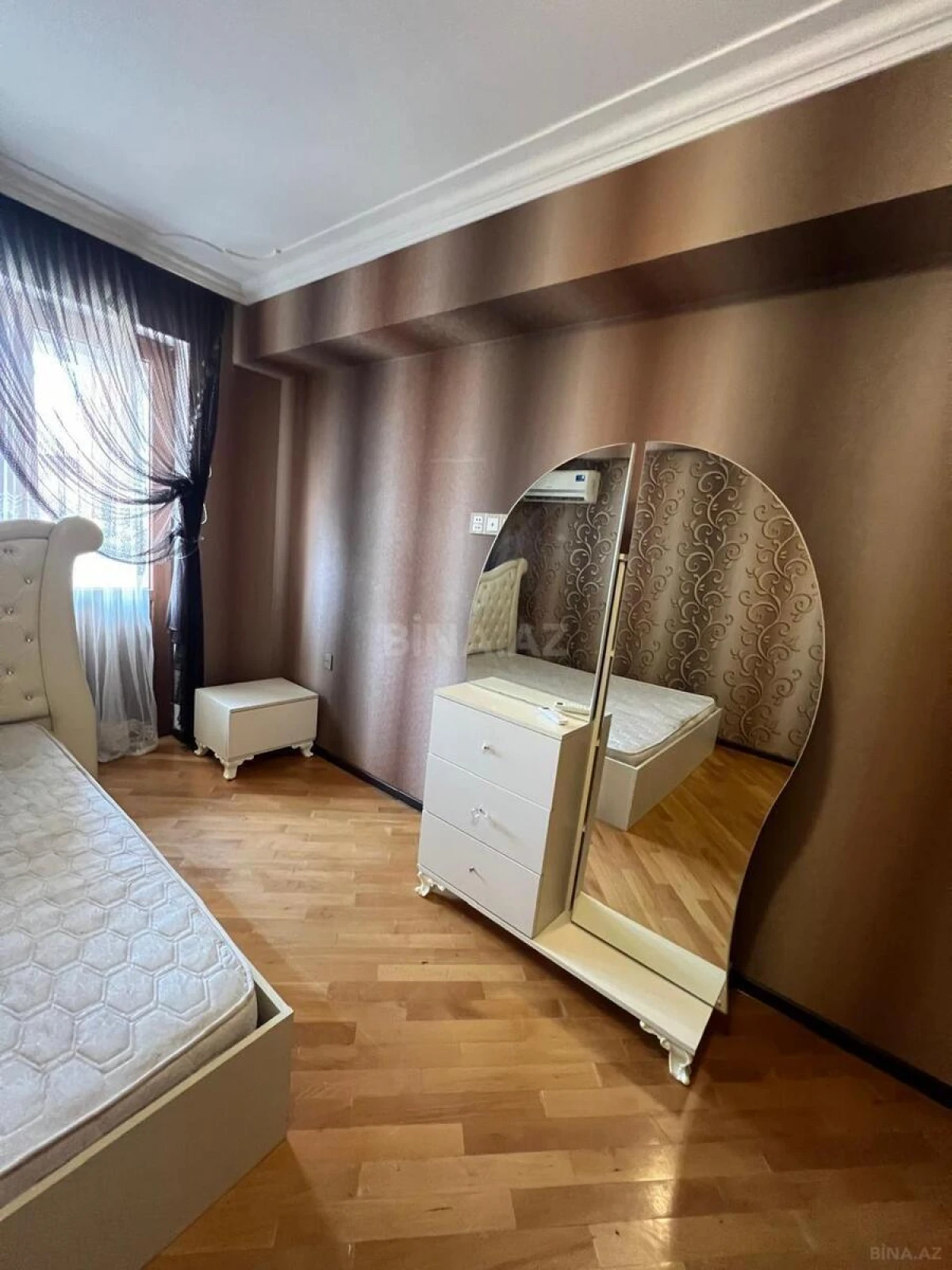 Satılır 3 otaqlı mənzil 107 m²
