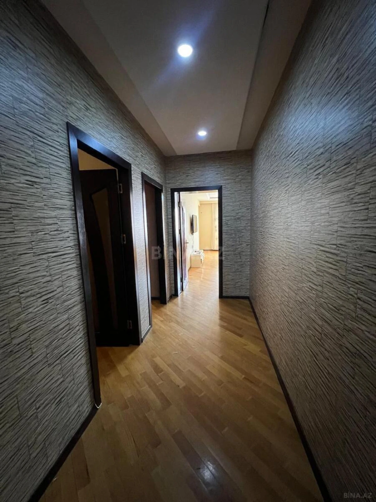 Satılır 3 otaqlı mənzil 107 m²