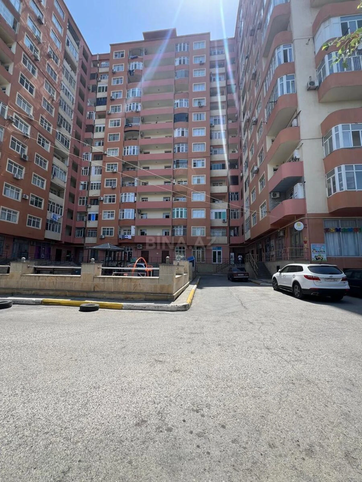 Satılır 3 otaqlı mənzil 107 m²